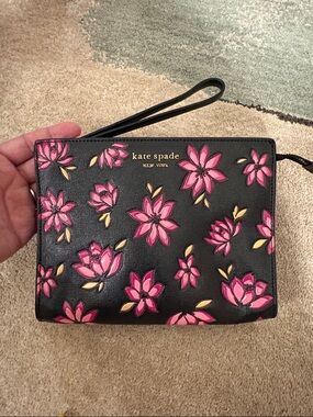 Like NEW Kate Spade ♠️ Floral
Cosmetic Bag